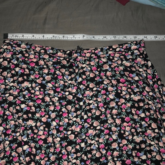 *SOLD! Flowy short skirt - Picture 5 of 6